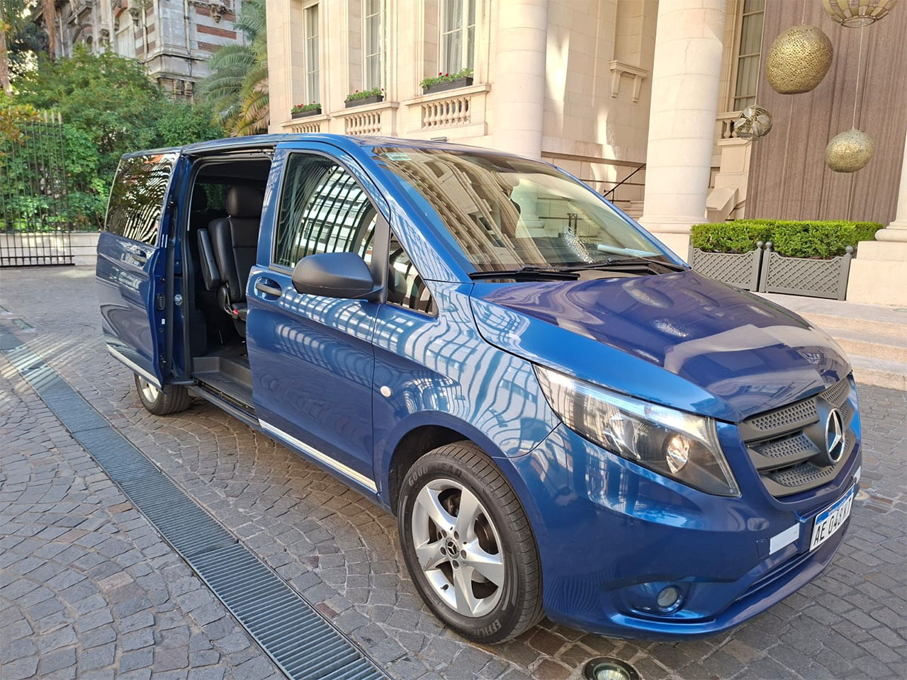 unidades-para-traslados-ejecutivos-mercedez-benz-vito-tourer-000