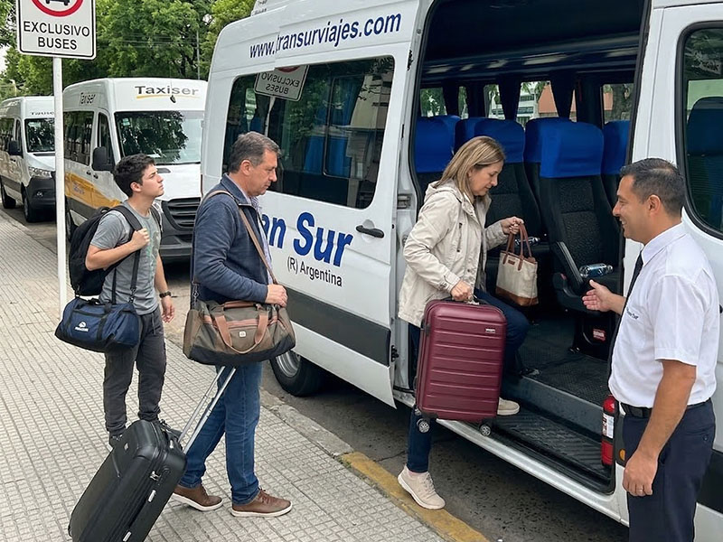 Mercedes-Benz-Van-para-traslados-corporativos-turismo-y-grupos-medianos-000