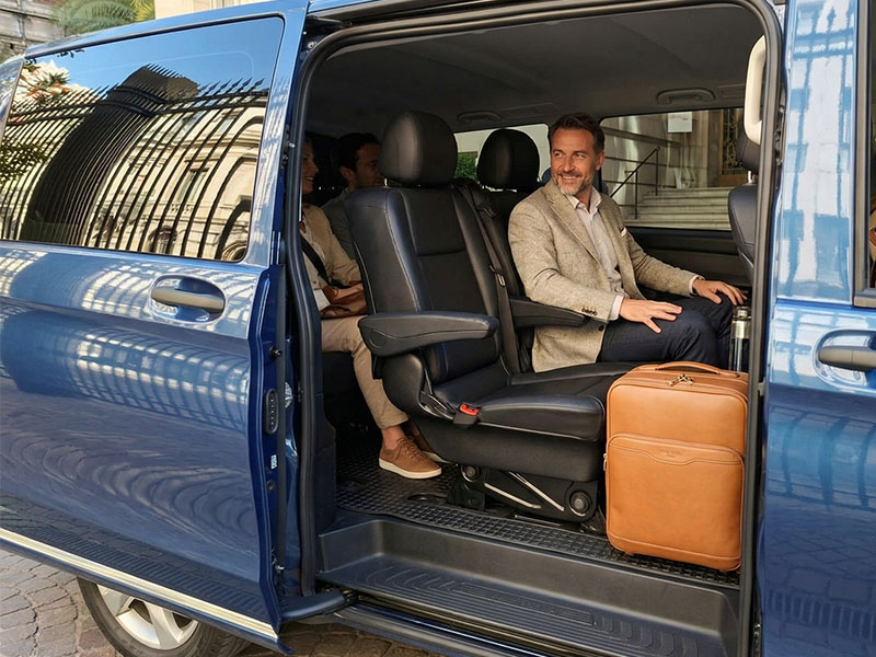 Mercedes-Benz-Vito-Tourer-para-traslados-ejecutivos-y-grupos-reducidos-000