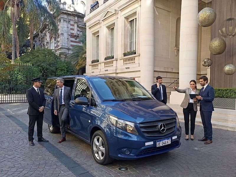 Mercedes-Benz-Vito-Tourer-para-traslados-ejecutivos-y-grupos-reducidos-001